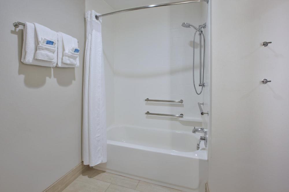 Holiday Inn Express & Suites - Parkersburg East by IHG